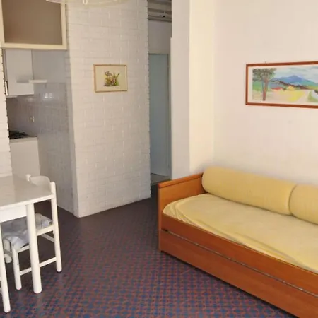 Lovely House With Fenced Garden And Parking Villa *