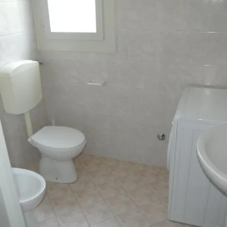 Villa Lovely House With Fenced Garden And Parking *